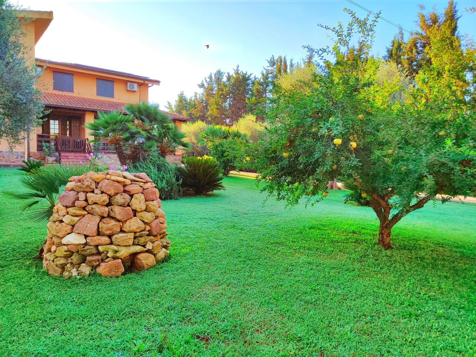 サンタ・マリア・ラ・パルマ Nuraghe Bianco Bed & Breakfast エクステリア 写真
