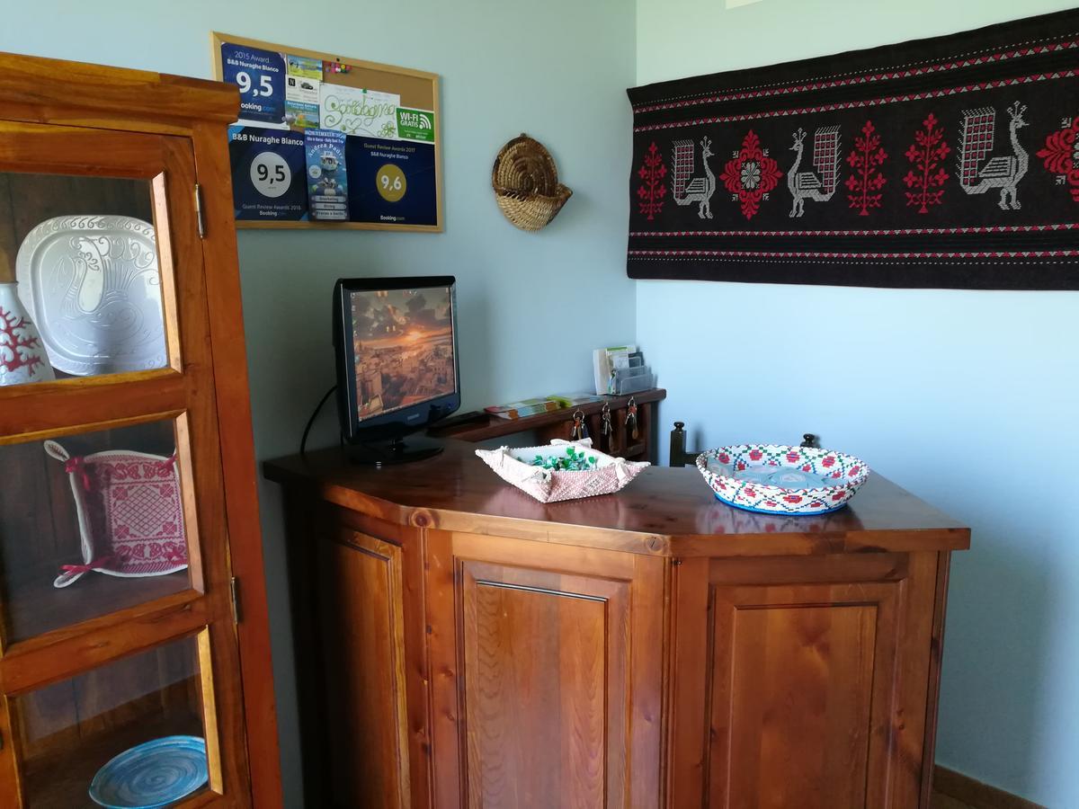 サンタ・マリア・ラ・パルマ Nuraghe Bianco Bed & Breakfast エクステリア 写真